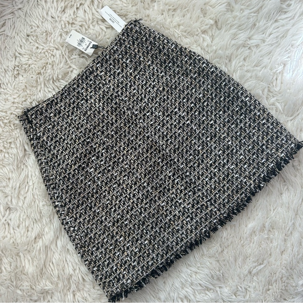 Express Tweed Mini Skirt With Fringe Black White Gold Metallic Size 4 NWT - Picture 4 of 7